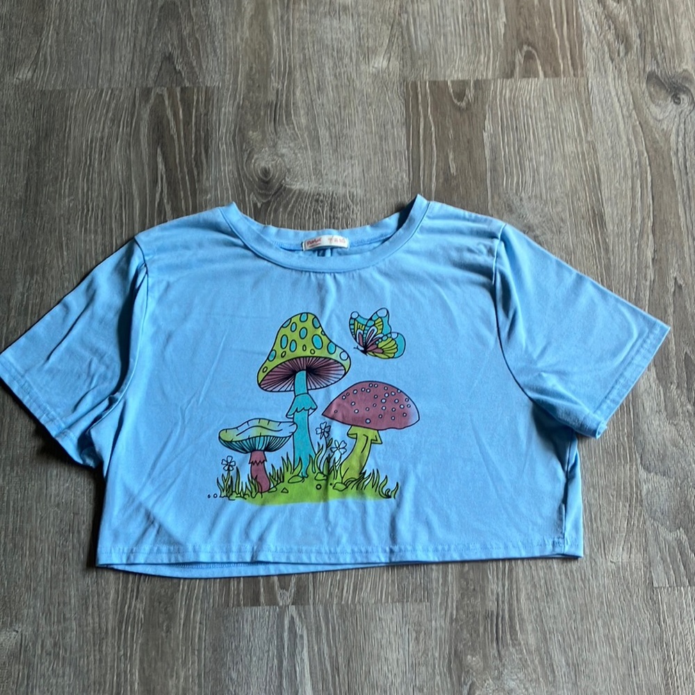 Blue graphic cropped t-shirt. From Romwe. Size large.